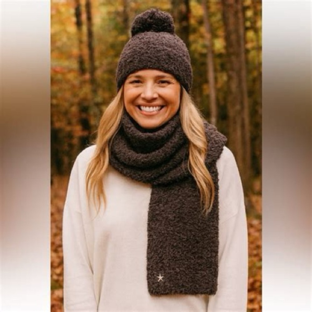 NWT Barefoot Dreams Cozychic Pom Pom Beanie & Scarf Set in Espresso/Cocoa